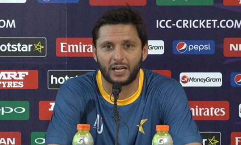 'They go out in the dark of night and eat burgers and pizzas', says Afridi about the fitness of Pakistani cricketers
