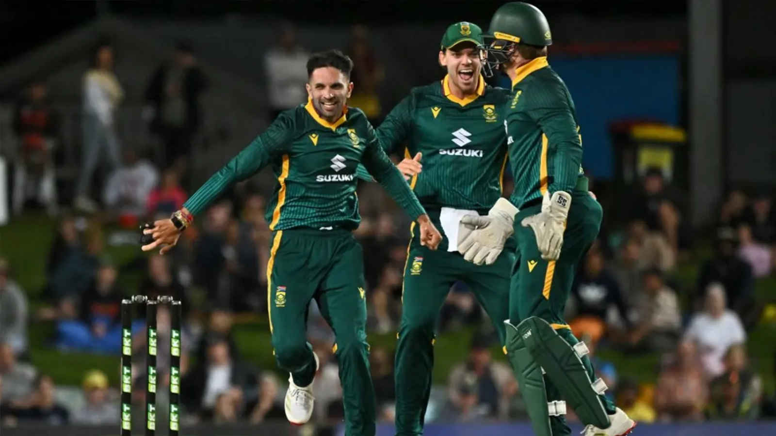 Keshav Maharaj)